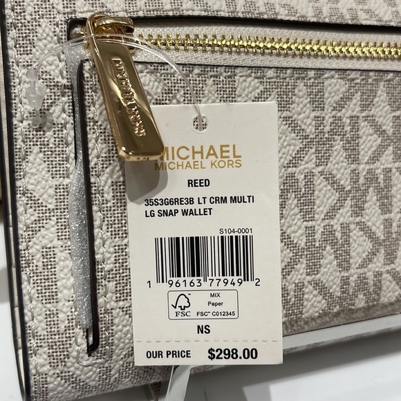 MICHAEL KORS
Reed Large Snap Signature Wallet
35S3G6RE3B
Light Cream Multi
NWT - Picture 9 of 16